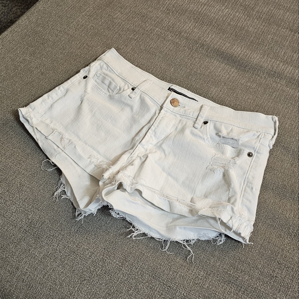 Abercrombie & Fitch White Denim Distressed Raw Hem Boho Shorts Size 24 - Picture 8 of 8